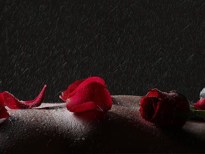 Intieme artistieke boudoirfotografie - Sensuele lichtinval en verfijnde lichaamslijnen in een exclusieve compositie