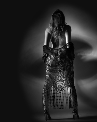 Boudoir shoot voorbereiding - Elegante pose in stijlvolle lingerie